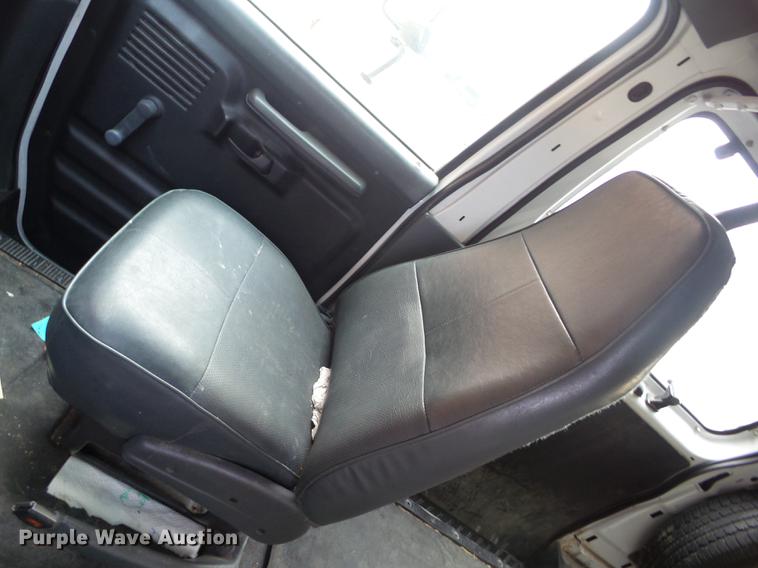 image for item J8571 1995 Ford Econoline E150 van