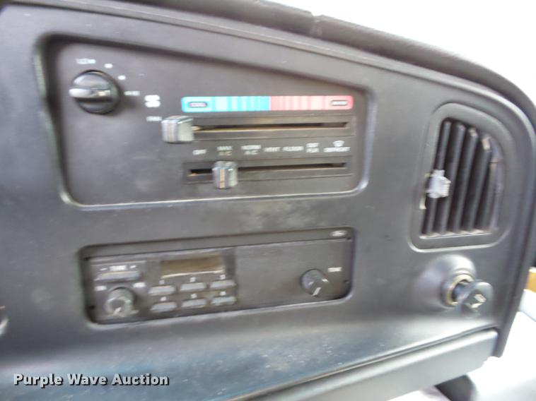 image for item J8571 1995 Ford Econoline E150 van