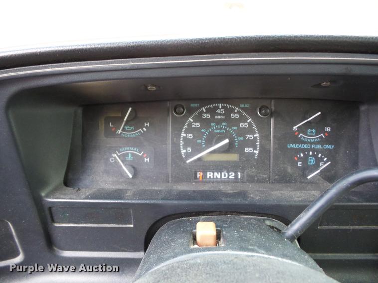 image for item J8571 1995 Ford Econoline E150 van