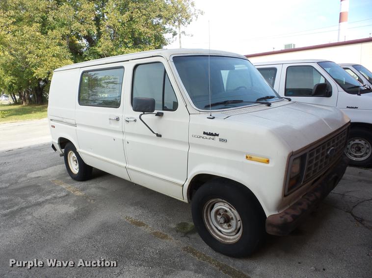 image for item J8572 1990 Ford Econoline E150 van