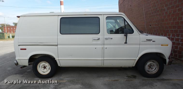 image for item J8572 1990 Ford Econoline E150 van