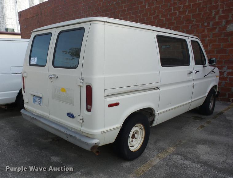 image for item J8572 1990 Ford Econoline E150 van