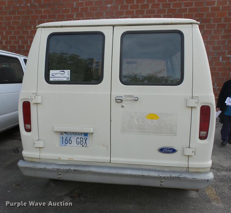 image for item J8572 1990 Ford Econoline E150 van