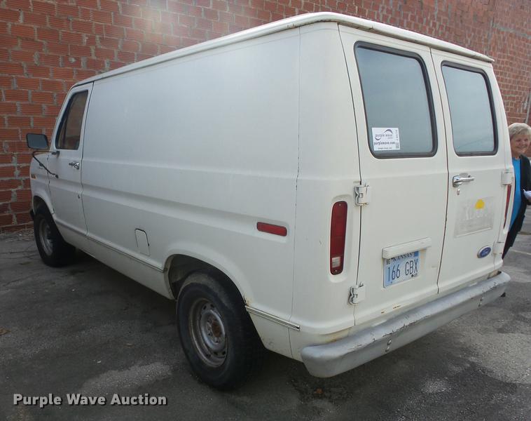 image for item J8572 1990 Ford Econoline E150 van