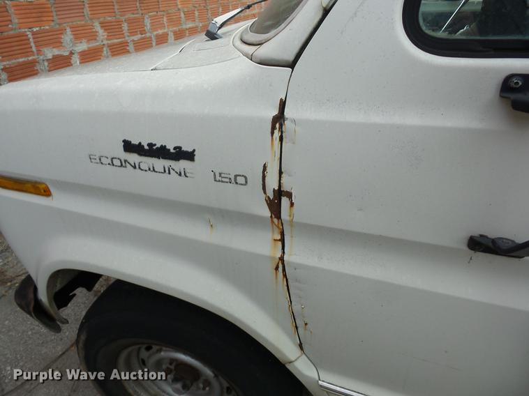 image for item J8572 1990 Ford Econoline E150 van