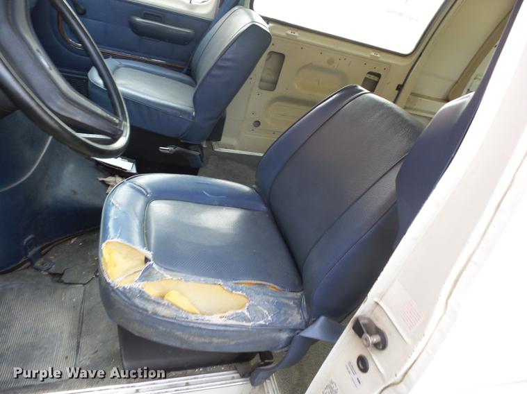 image for item J8572 1990 Ford Econoline E150 van