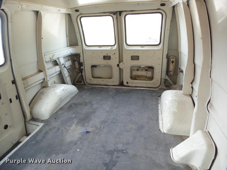 image for item J8572 1990 Ford Econoline E150 van