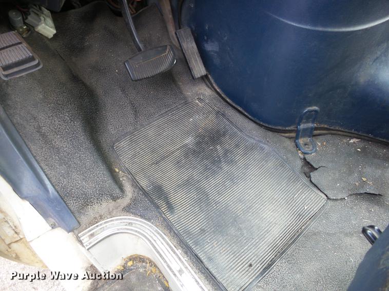 image for item J8572 1990 Ford Econoline E150 van