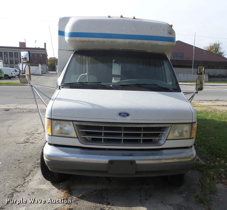 image for item J8573 1996 Ford Econoline E350 shuttle bus