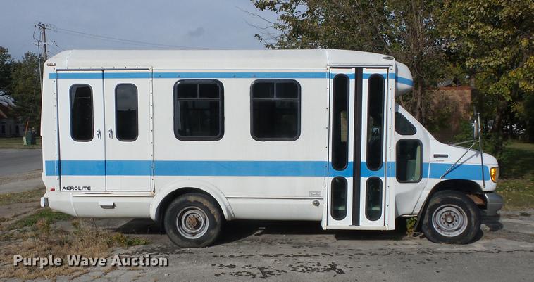 image for item J8573 1996 Ford Econoline E350 shuttle bus