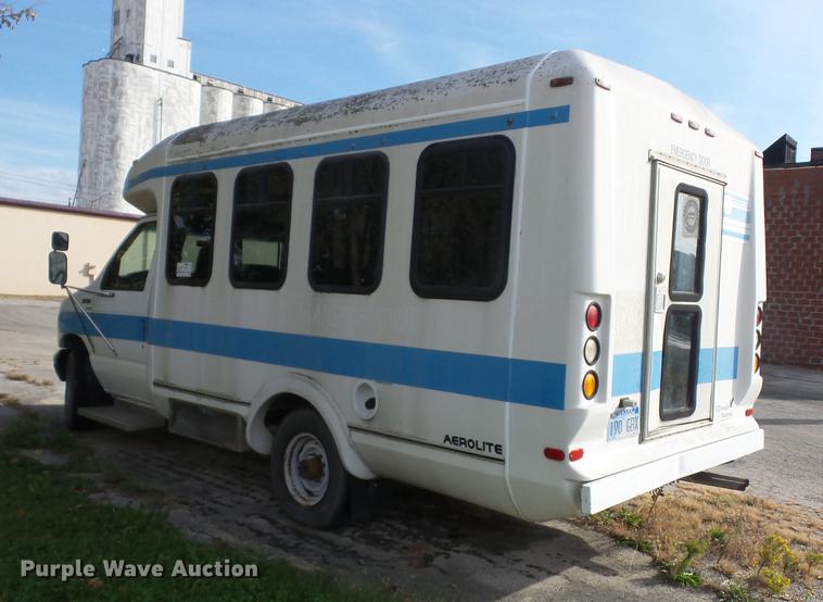 image for item J8573 1996 Ford Econoline E350 shuttle bus