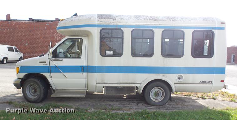 image for item J8573 1996 Ford Econoline E350 shuttle bus