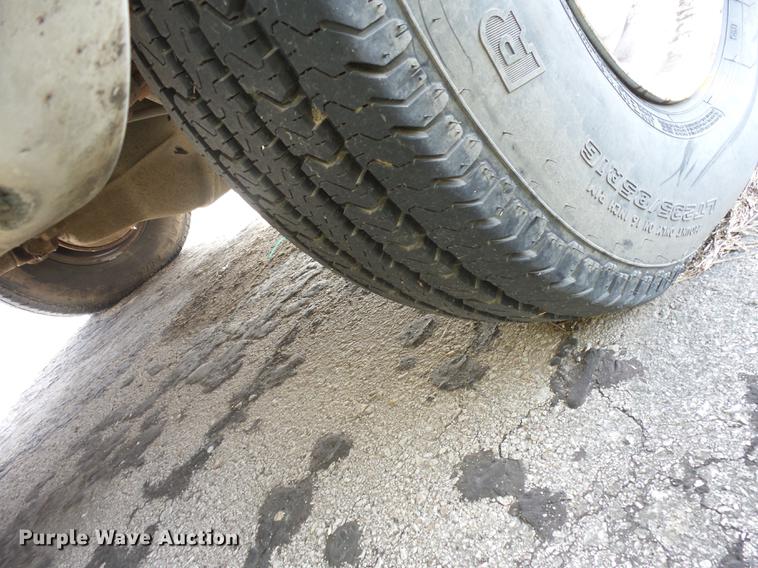 image for item J8573 1996 Ford Econoline E350 shuttle bus