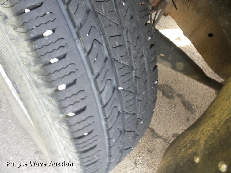 image for item J8573 1996 Ford Econoline E350 shuttle bus