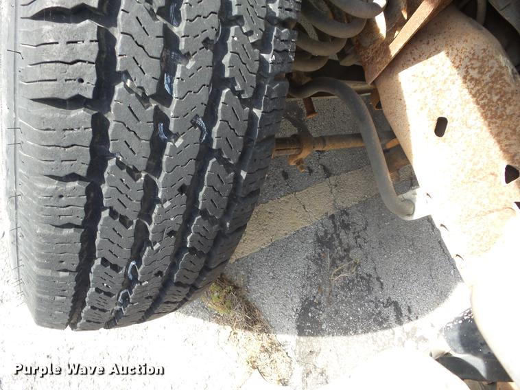 image for item J8573 1996 Ford Econoline E350 shuttle bus