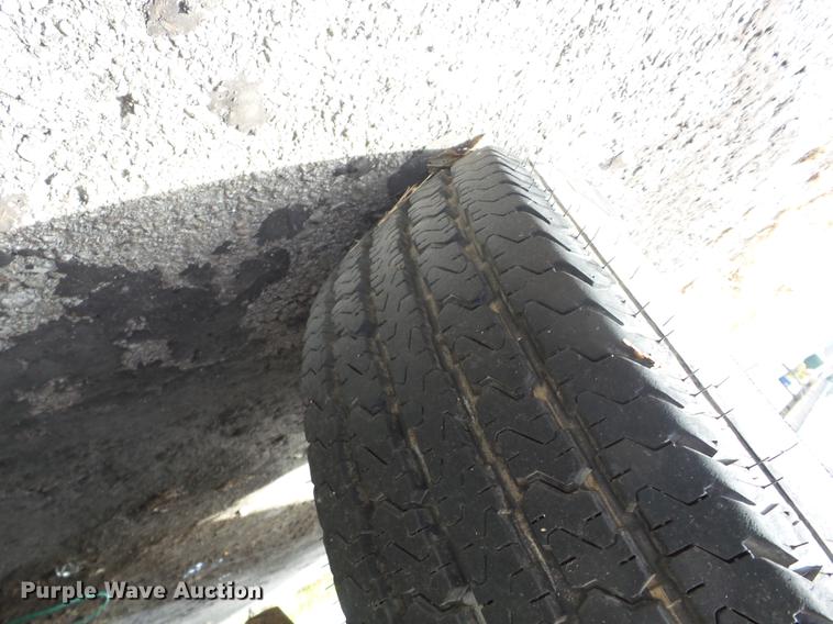 image for item J8573 1996 Ford Econoline E350 shuttle bus