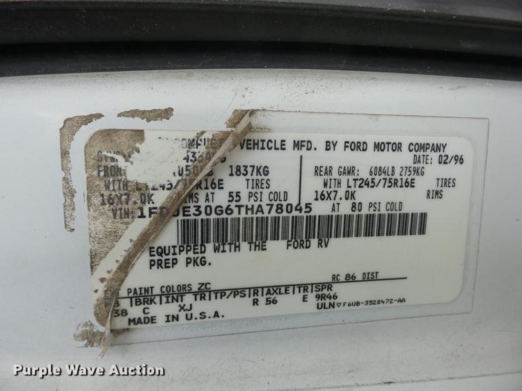 image for item J8573 1996 Ford Econoline E350 shuttle bus