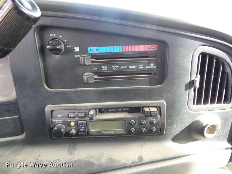 image for item J8573 1996 Ford Econoline E350 shuttle bus