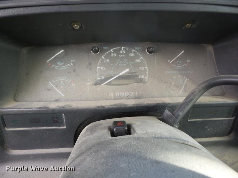 image for item J8573 1996 Ford Econoline E350 shuttle bus