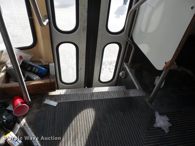 image for item J8573 1996 Ford Econoline E350 shuttle bus