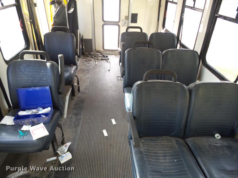 image for item J8573 1996 Ford Econoline E350 shuttle bus