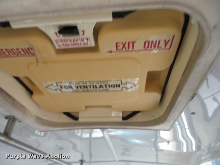 image for item J8573 1996 Ford Econoline E350 shuttle bus