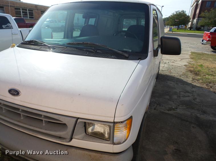 image for item J8574 1999 Ford Econoline E150 van