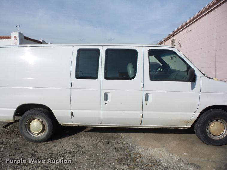 image for item J8574 1999 Ford Econoline E150 van