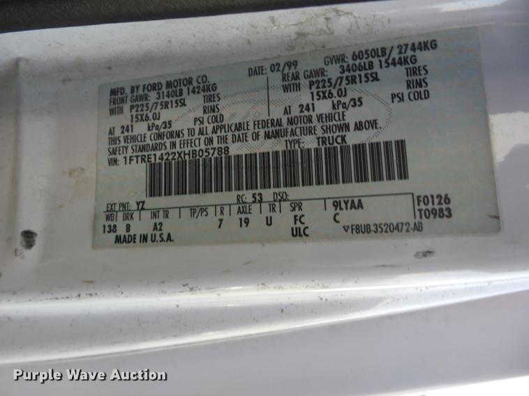 image for item J8574 1999 Ford Econoline E150 van