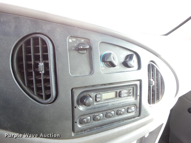 image for item J8574 1999 Ford Econoline E150 van