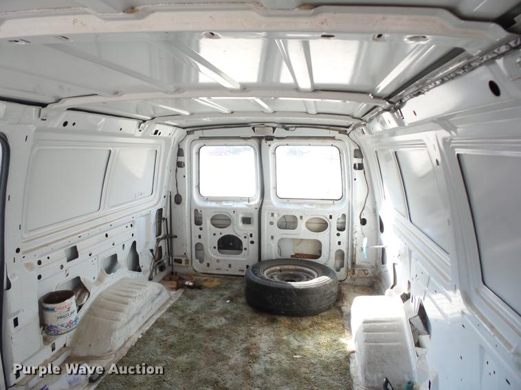 image for item J8574 1999 Ford Econoline E150 van