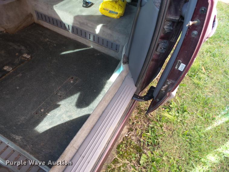 image for item J8575 1999 Dodge Grand Caravan van