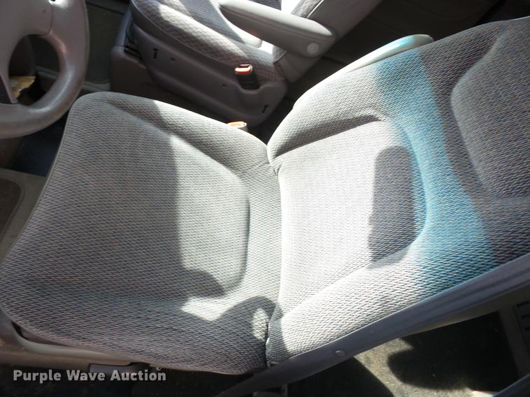 image for item J8575 1999 Dodge Grand Caravan van