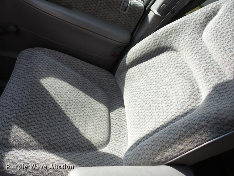 image for item J8575 1999 Dodge Grand Caravan van