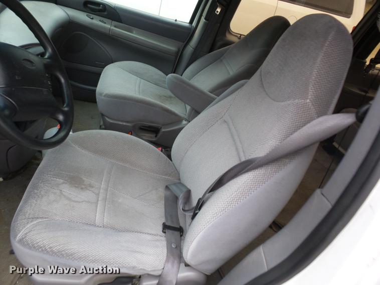 image for item J8576 1996 Ford Windstar van
