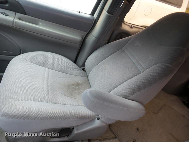 image for item J8576 1996 Ford Windstar van