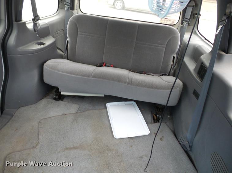 image for item J8576 1996 Ford Windstar van
