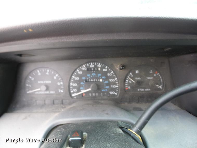 image for item J8576 1996 Ford Windstar van