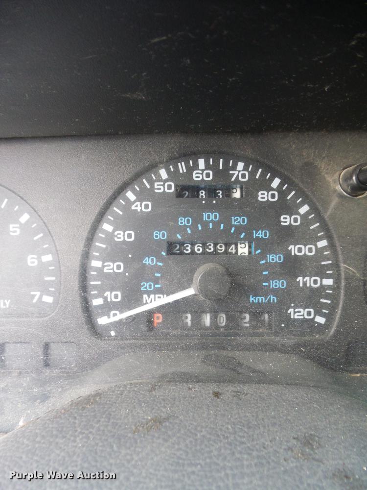 image for item J8576 1996 Ford Windstar van