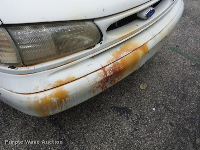 image for item J8576 1996 Ford Windstar van