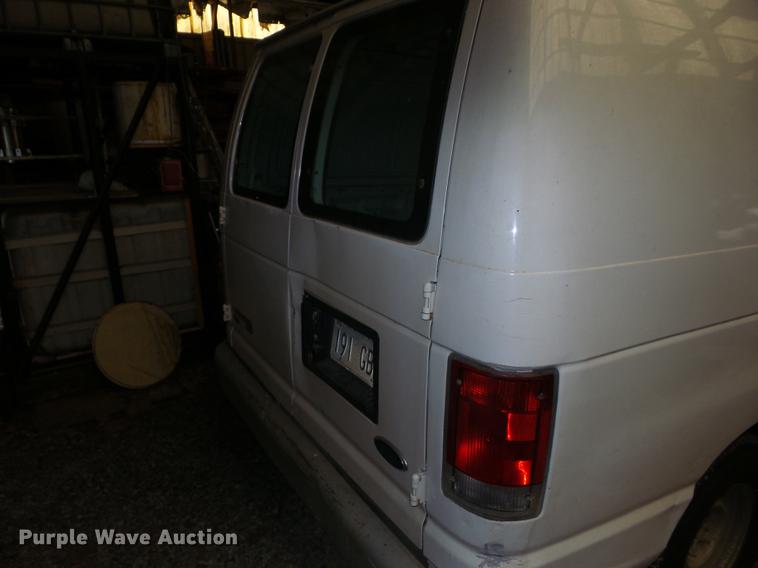 image for item J8577 1998 Ford Econoline E150 van