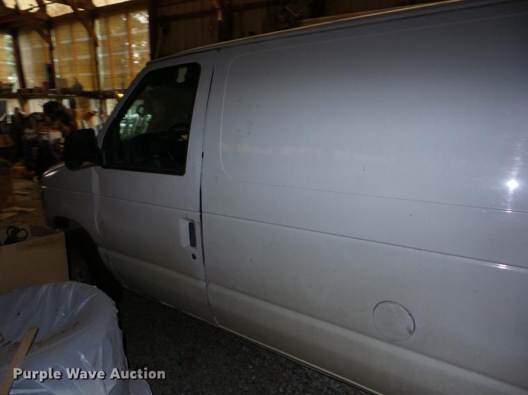 image for item J8577 1998 Ford Econoline E150 van