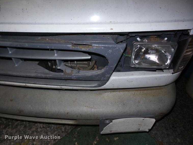 image for item J8577 1998 Ford Econoline E150 van