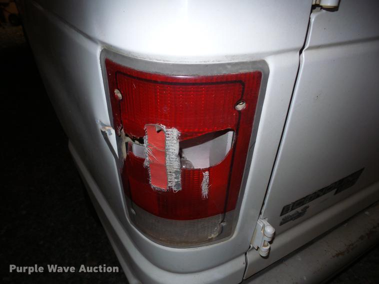 image for item J8577 1998 Ford Econoline E150 van