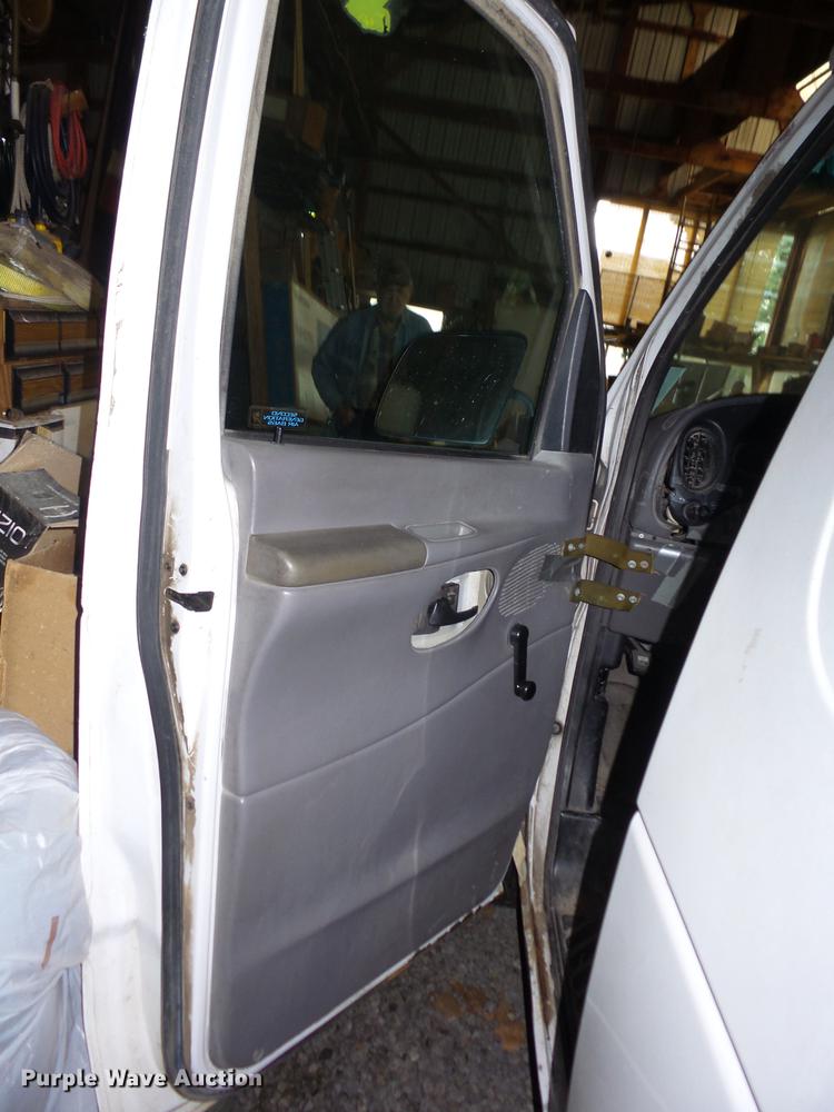 image for item J8577 1998 Ford Econoline E150 van