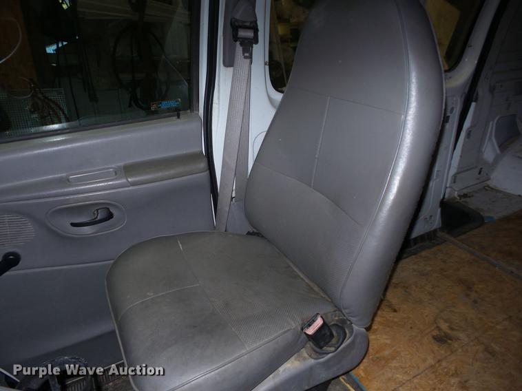 image for item J8577 1998 Ford Econoline E150 van