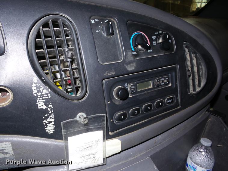 image for item J8577 1998 Ford Econoline E150 van