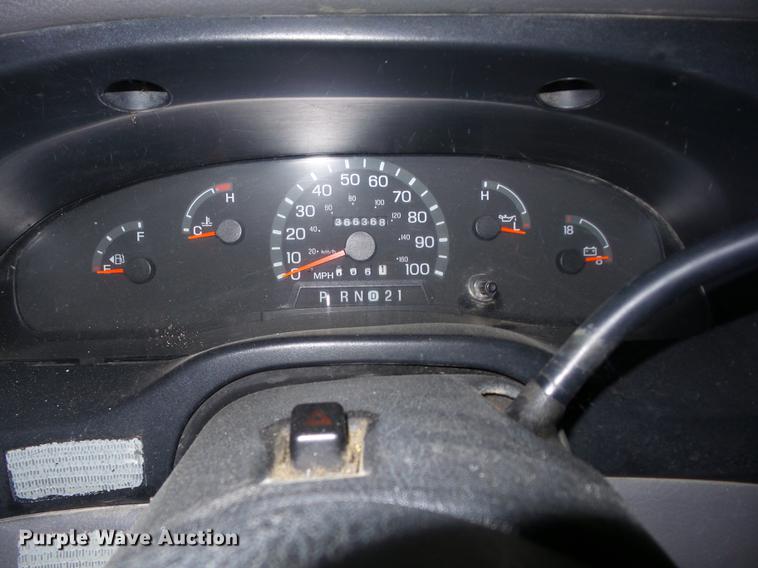 image for item J8577 1998 Ford Econoline E150 van