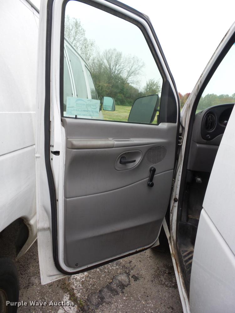 image for item J8578 1998 Ford Econoline E150 van