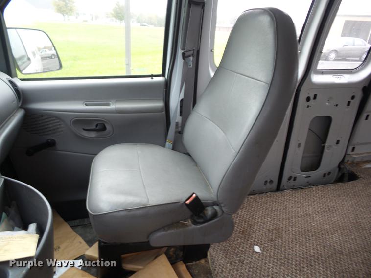 image for item J8578 1998 Ford Econoline E150 van